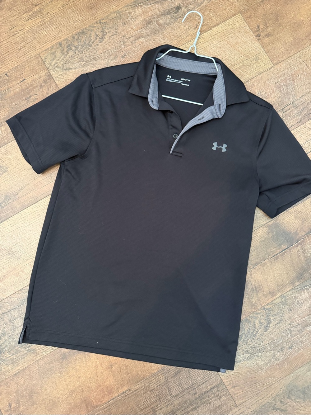 📦 Under Armour Black Polo with Gray Trim